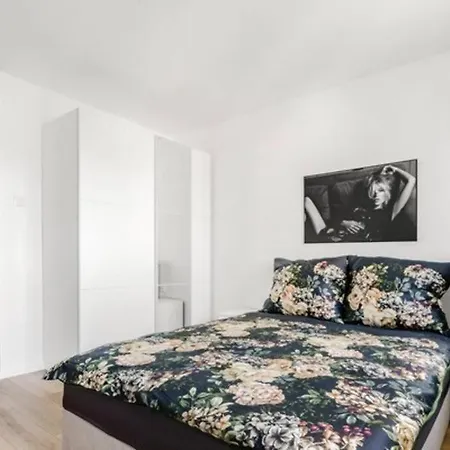 20M2 Studio, Near Chopin Airport, Cozy And Quite Warsaw Exterior photo